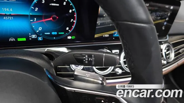 Mercedes-Benz E-Class 2023 — фото 9
