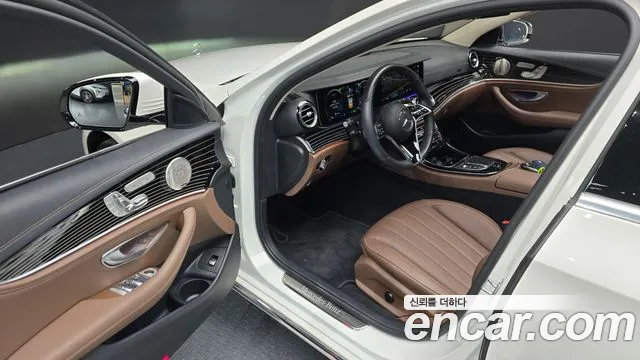 Mercedes-Benz E-Class 2023 — фото 11