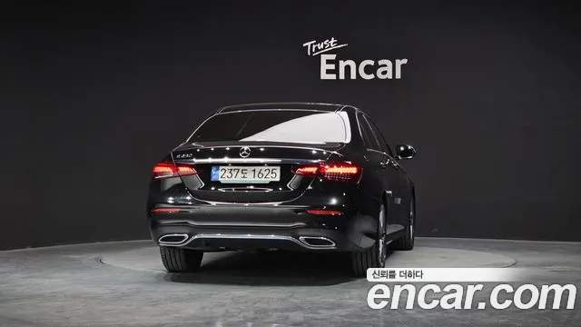 Mercedes-Benz E-Class 2023 — фото 4