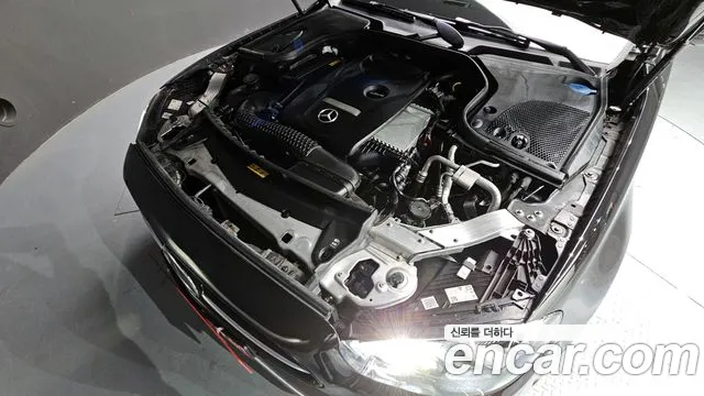 Mercedes-Benz E-Class 2023 — фото 6