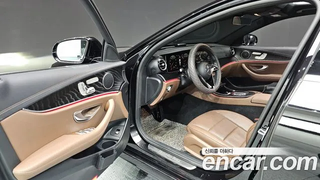 Mercedes-Benz E-Class 2023 — фото 10