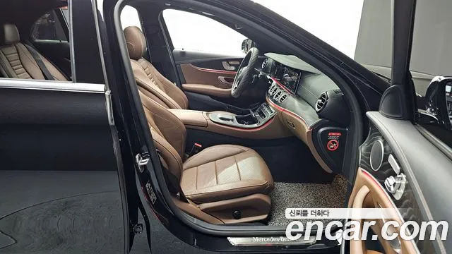 Mercedes-Benz E-Class 2023 — фото 11