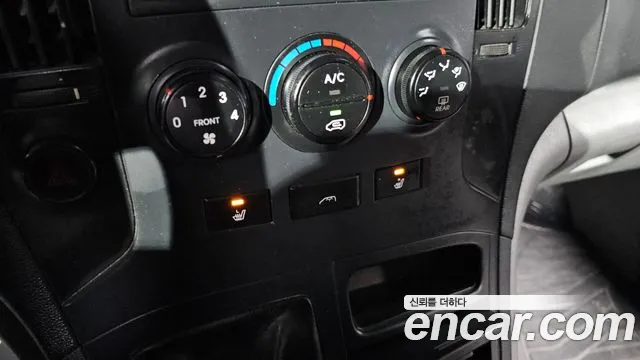 Hyundai Starex 2011 — фото 17