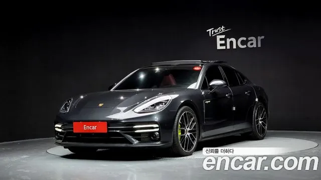 Porsche Panamera 2023 — фото 1