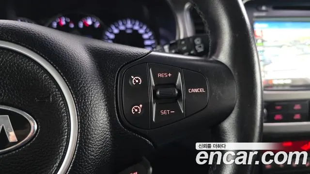 Kia Carens 2015 — фото 18