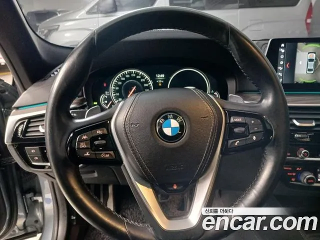 BMW 5-Series 2017 — фото 11