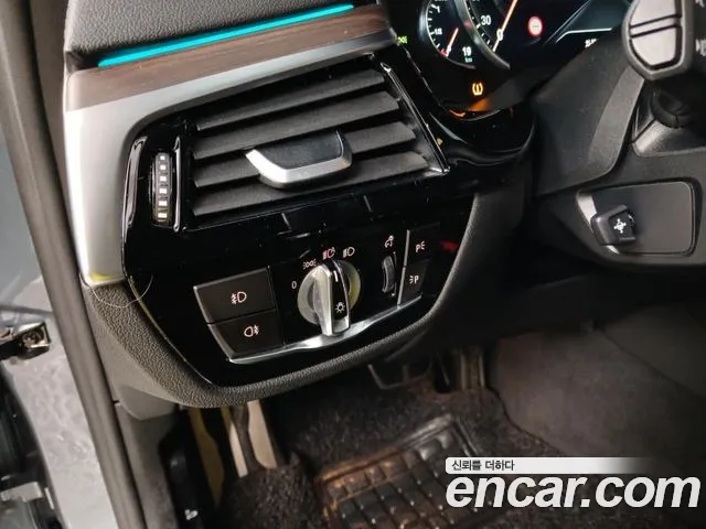 BMW 5-Series 2017 — фото 12