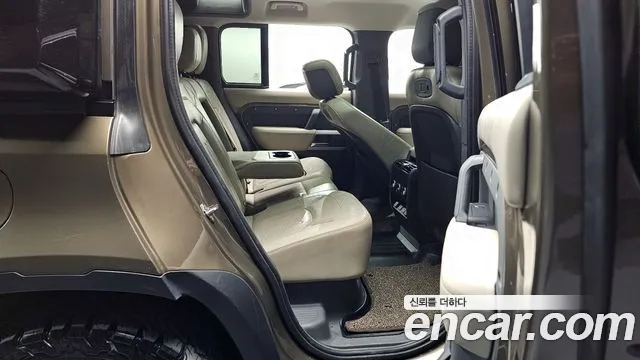 Land Rover Defender 2022 — фото 12