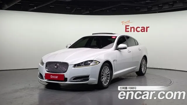 Jaguar XF 2015 — фото 1