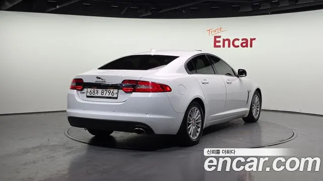 Jaguar XF 2015 — фото 2