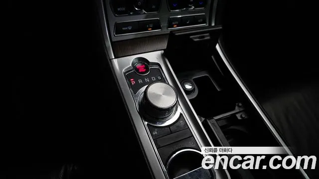 Jaguar XF 2015 — фото 9