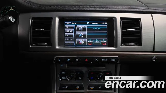 Jaguar XF 2015 — фото 14