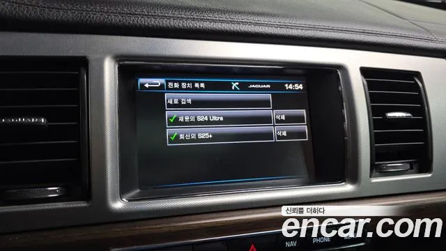 Jaguar XF 2015 — фото 16