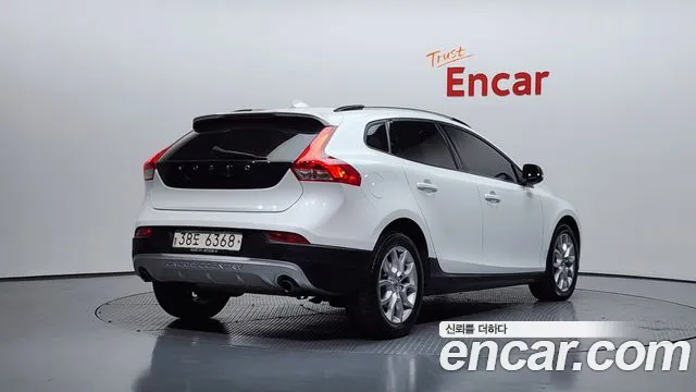 Volvo V40 2018 — фото 2