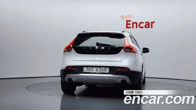 Volvo V40 2018 — фото 4