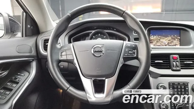 Volvo V40 2018 — фото 13