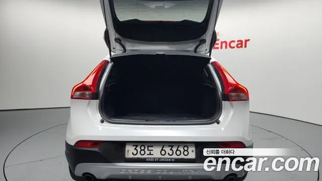 Volvo V40 2018 — фото 20