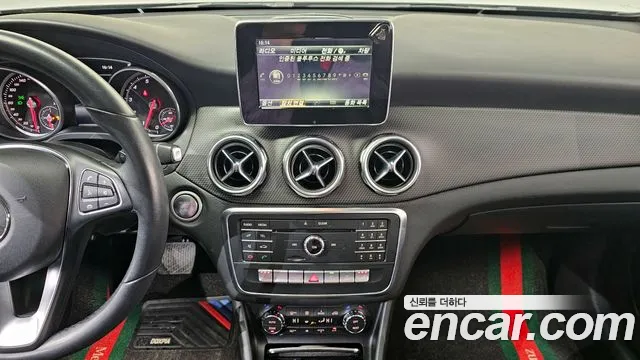 Mercedes-Benz GLA-Class 2018 — фото 14