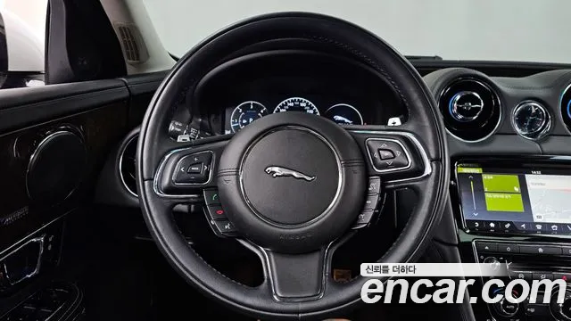 Jaguar XJ 2019 — фото 13