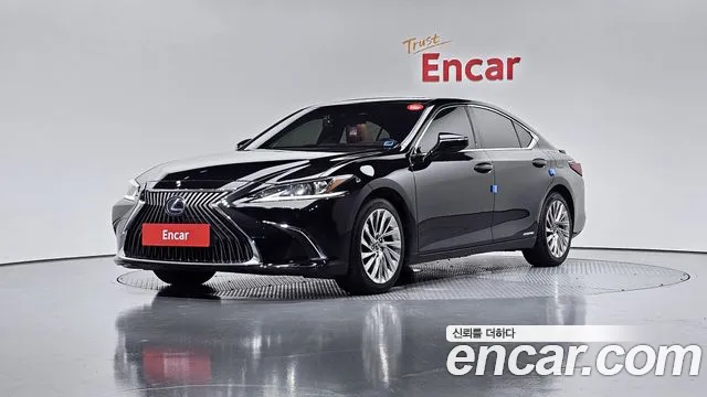 Lexus ES 2020 — фото 1