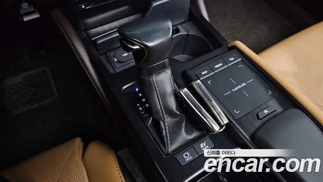 Lexus ES 2020 — фото 9