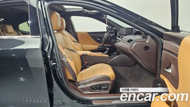 Lexus ES 2020 — фото 10