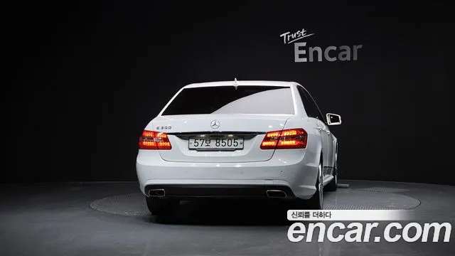 Mercedes-Benz E-Class 2013 — фото 4