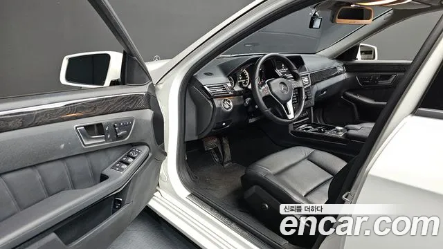 Mercedes-Benz E-Class 2013 — фото 11