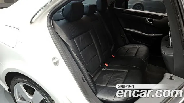 Mercedes-Benz E-Class 2013 — фото 12