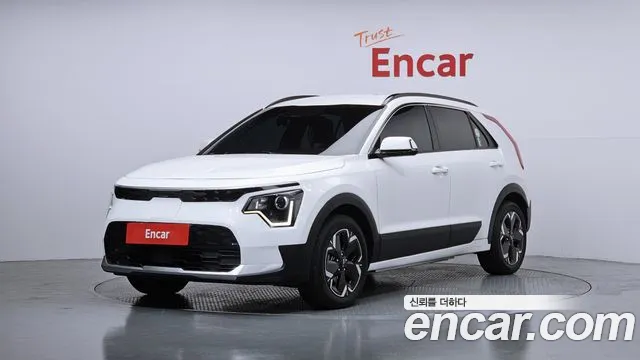 Kia Niro 2023 — фото 1