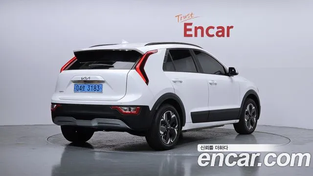 Kia Niro 2023 — фото 2