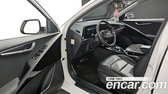 Kia Niro 2023 — фото 11