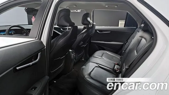 Kia Niro 2023 — фото 12