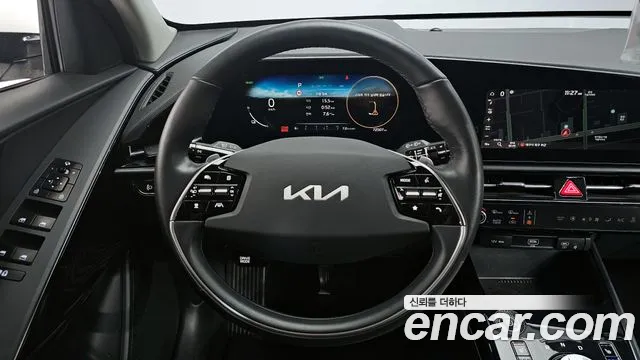 Kia Niro 2023 — фото 13