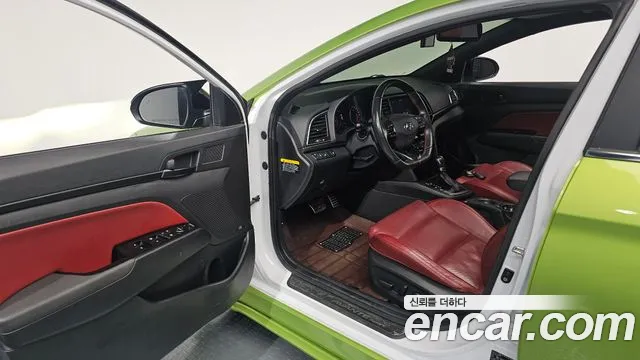 Hyundai AVANTE 2018 — фото 10