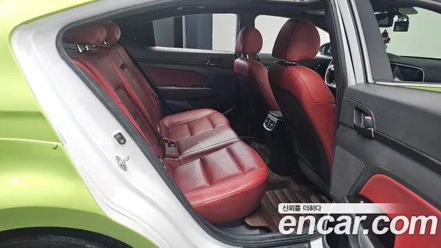 Hyundai AVANTE 2018 — фото 12