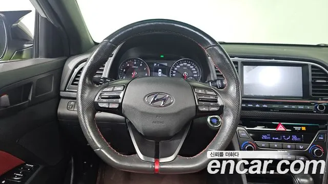 Hyundai AVANTE 2018 — фото 13