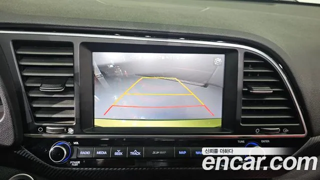 Hyundai AVANTE 2018 — фото 15