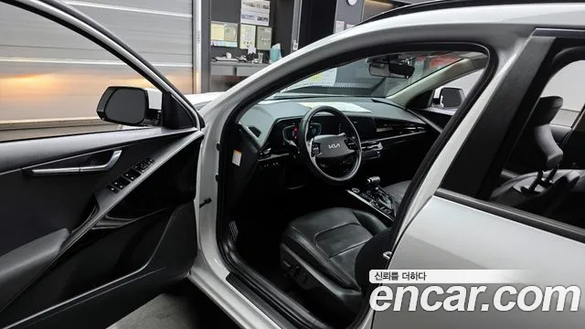 Kia Niro 2022 — фото 10