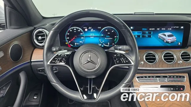 Mercedes-Benz E-Class 2021 — фото 13