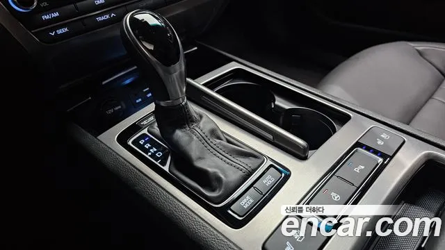 Hyundai Genesis 2016 — фото 9