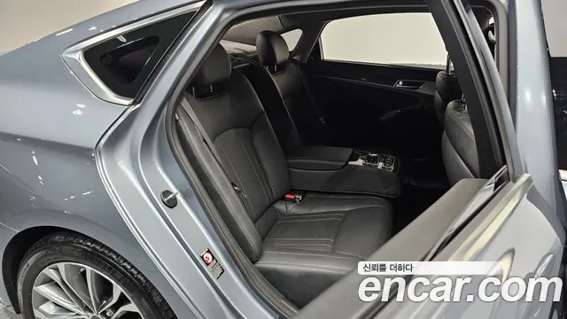 Hyundai Genesis 2016 — фото 12