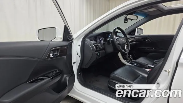 Honda Accord 2017 — фото 10