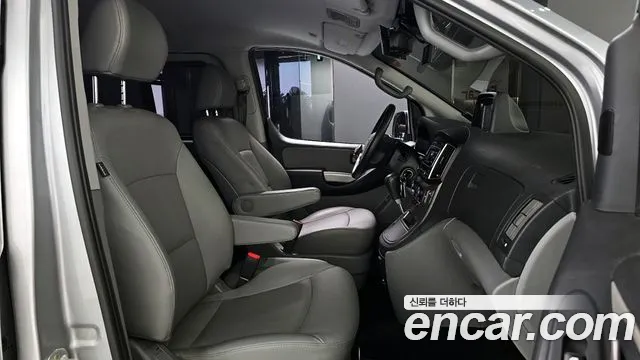 Hyundai Starex 2019 — фото 10