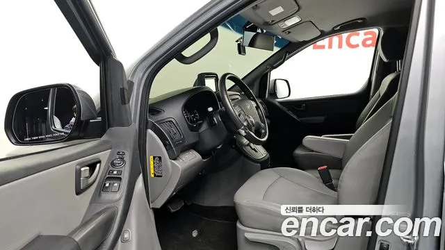 Hyundai Starex 2019 — фото 11