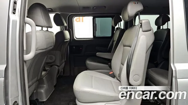 Hyundai Starex 2019 — фото 12