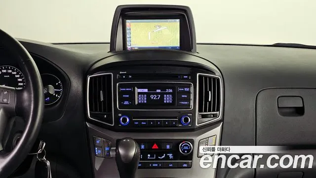 Hyundai Starex 2019 — фото 16