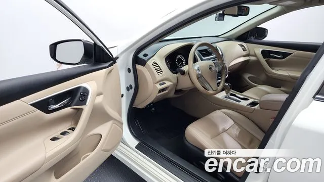 Nissan Altima 2017 — фото 10