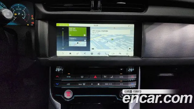Jaguar XF 2018 — фото 14