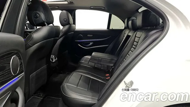 Mercedes-Benz E-Class 2018 — фото 12